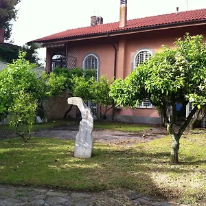 https://villa-iolanda-olgiata.it-romehotels.com